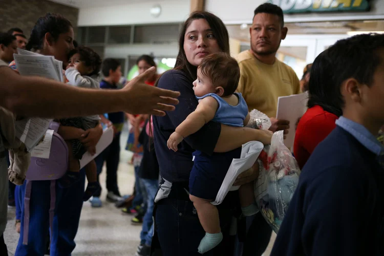 Imigrantes: política do governo Trump levou à separação de cerca de 2.500 crianças enquanto seus pais passavam por processo legal (Loren Elliott/Reuters)