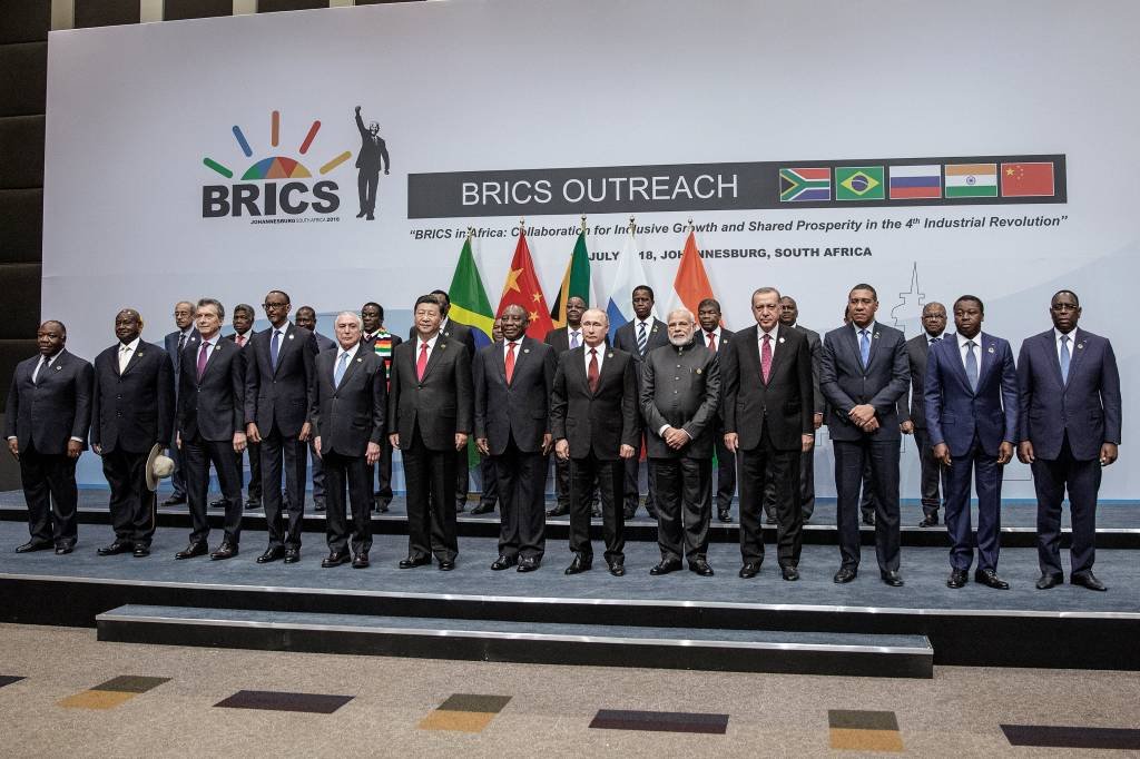 Brics encerram cúpula com intuito de ampliar laços com países emergentes