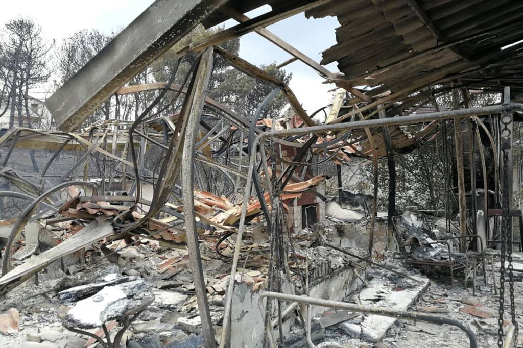 Sobe para 94 número de mortos em incêndios na Grécia