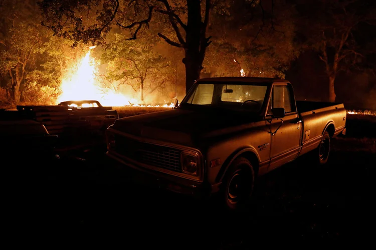 Incêndio: quase 5 mil residências foram listadas como ameaçadas (Fred Greaves/Reuters)