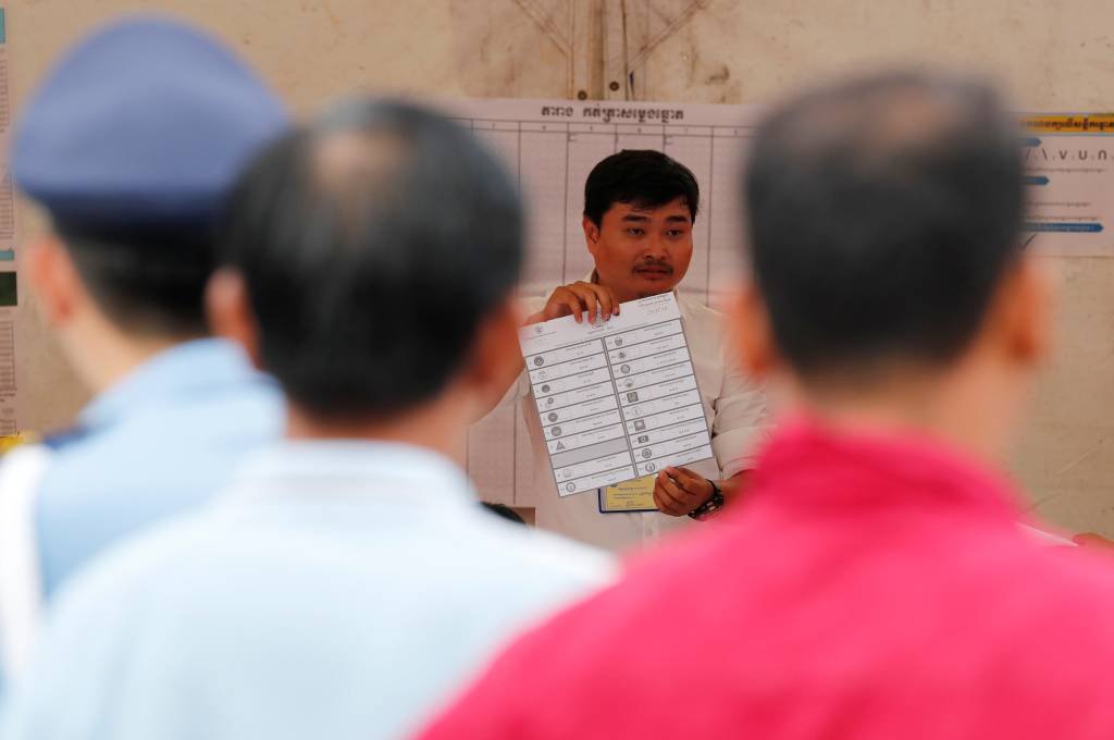 Termina votação em polêmicas eleições legislativas no Camboja