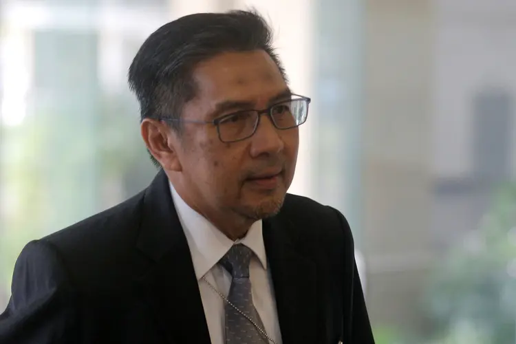 Diretor-geral da Aviação Civil da Malásia entregou o cargo nesta terça-feira (31), um dia depois da publicação de um relatório sobre o desaparecimento do avião da Malaysian Airlines em 2014 (Sadiq Asyraf/Reuters)