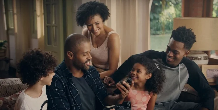 Dia dos Pais: comercial de O Boticário traz campanha engraçada com família negra (O Boticário/Divulgação)