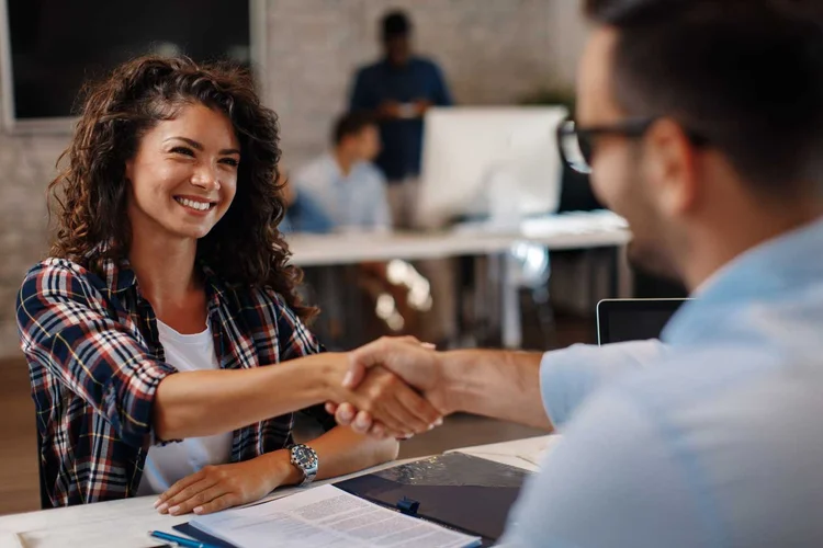 O desemprego atinge 27% dos jovens brasileiros entre 18 e 24 anos. Essa é a maior geração de jovens da história brasileira e a tendência é que nos próximos 40 anos ela se reduza à metade, portanto, promover oportunidades de educação de qualidade, formação profissional, inclusão digital e acesso ao mundo do trabalho é urgente (djiledesign/Thinkstock)