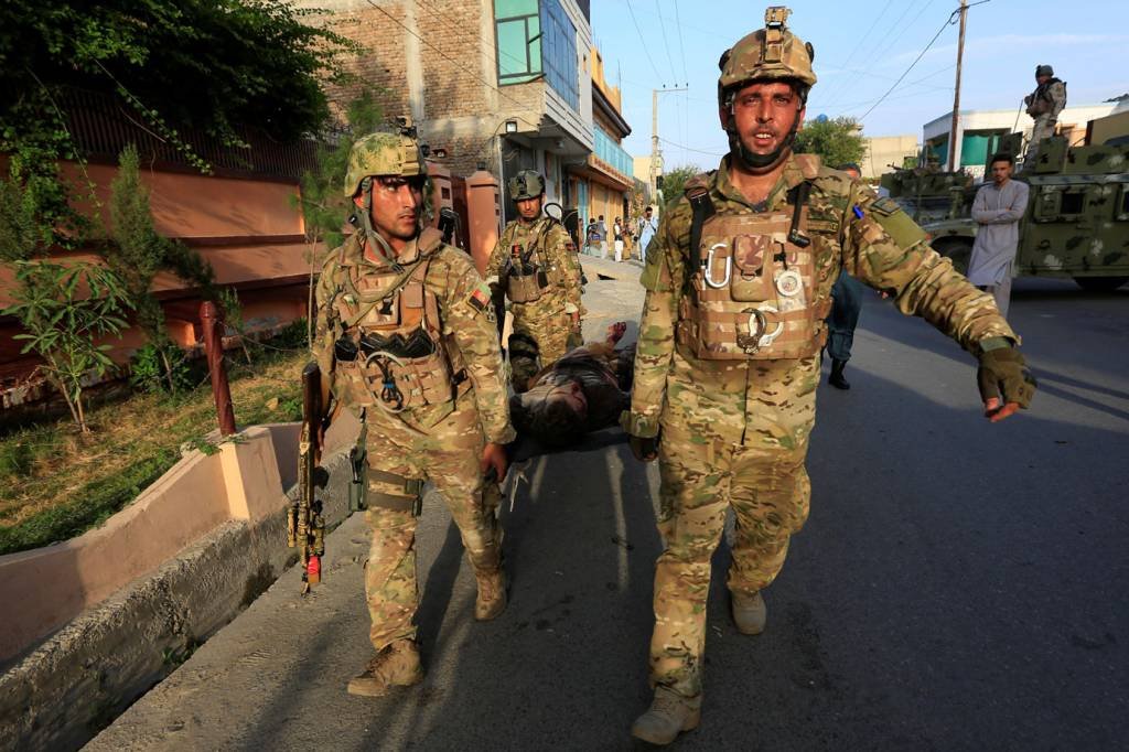 Ao menos 15 pessoas morrem em ataque em prédio do governo no Afeganistão