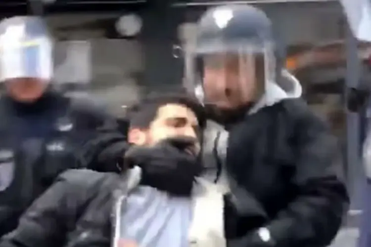 Alexandre Benalla: Ministério Público de Paris disse que ele foi detido, acusado de atos de violência (YouTube/Reprodução)