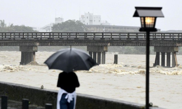 Chuvas no Japão já causaram 3 mortes: país aciona alerta máximo