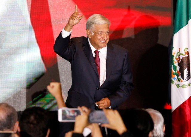 México elege Obrador e espera decisão na Copa do Mundo