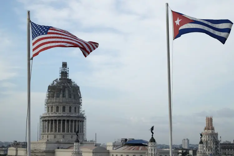 Bandeira dos EUA e de Cuba (Chip Somodevilla/Getty Images)