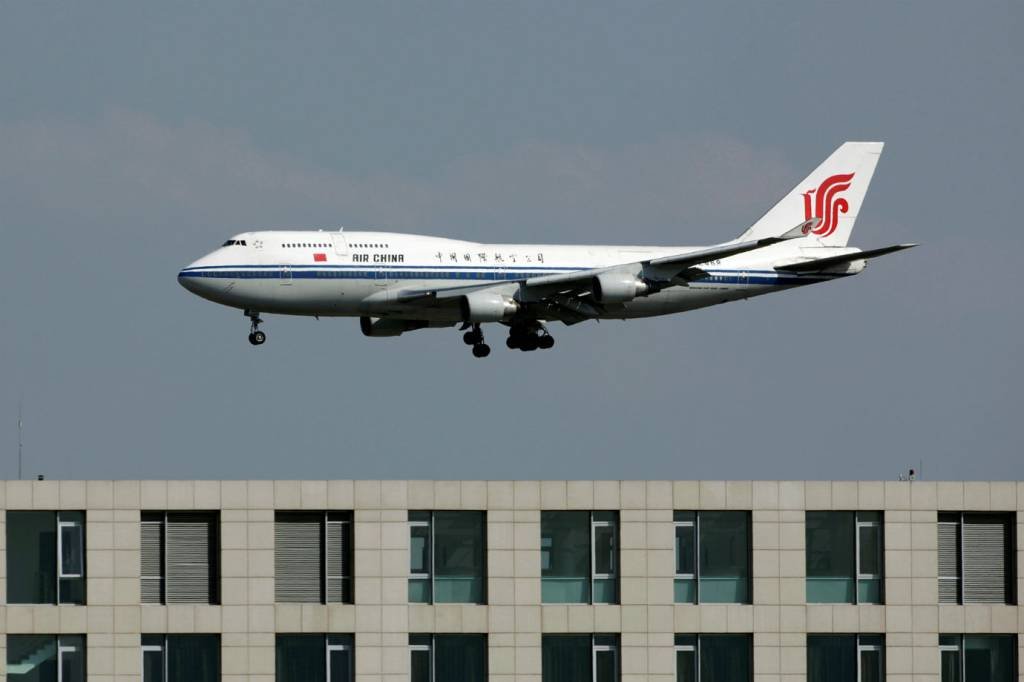 Avião da Air China: pilotos de voo de Hong Kong para Dalian estão sob investigação por queda brusca de altitude (Petar Kujundzic/File Photo/Reuters)