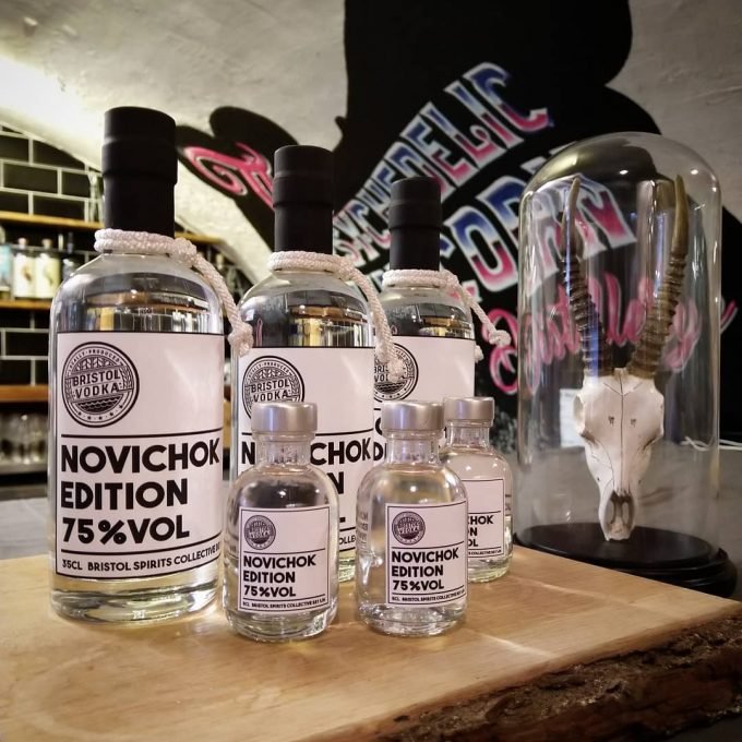 Marca de vodca britânica lança série "Novichok" e estoque da bebida acaba