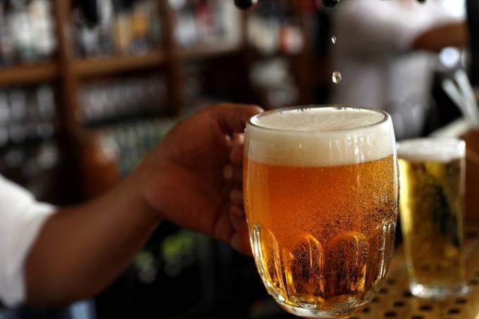 Após quatro anos de más notícias, o setor de cerveja parece dar sinais de retomada no Brasil (Peter Nicholls/Reuters)