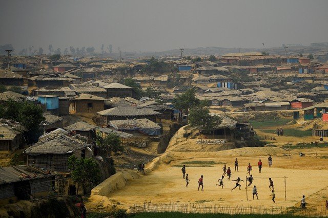 ONU visita refugiados de Bangladesh por dinheiro, não por solução