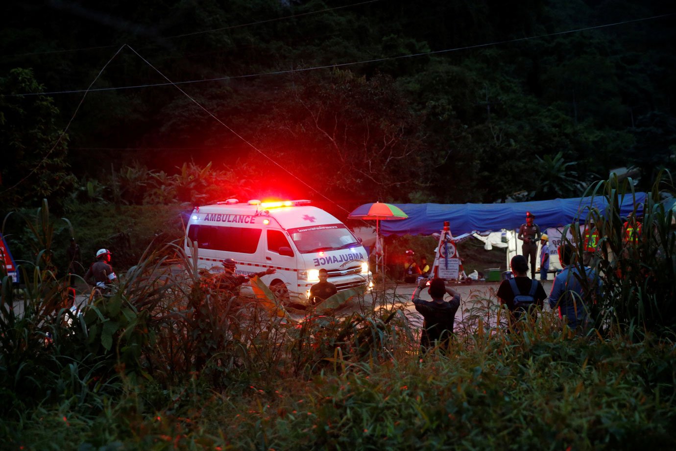 Mineiro chileno comemora resgate de meninos na Tailândia