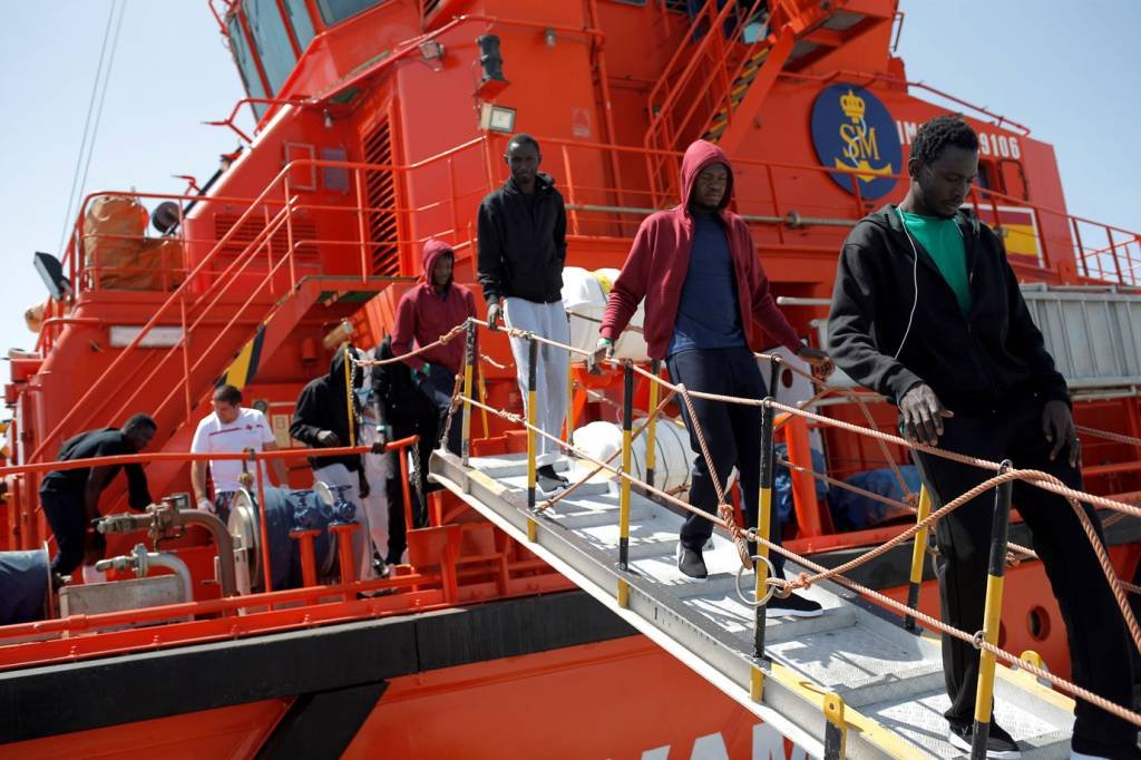 Salvini tacha de "provocação" chegada de barco de ONG ao Canal da Sicília