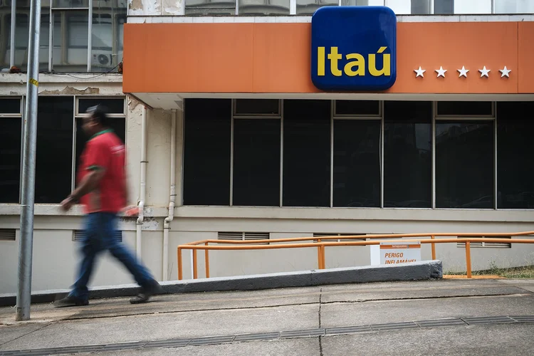 Itaú: clientes do banco deve encontrar taxas reduzidas, a partir de 1,99%, para débitos com mais de 90 dias de atraso (Gustavo Gomes/Bloomberg/Bloomberg)