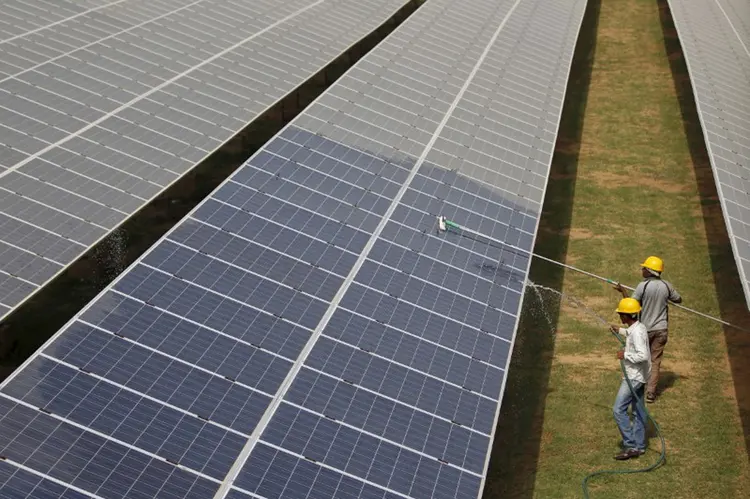 A Índia importa mais de 90 por cento de seus equipamentos solares junto à China (Amit Dave/Reuters)