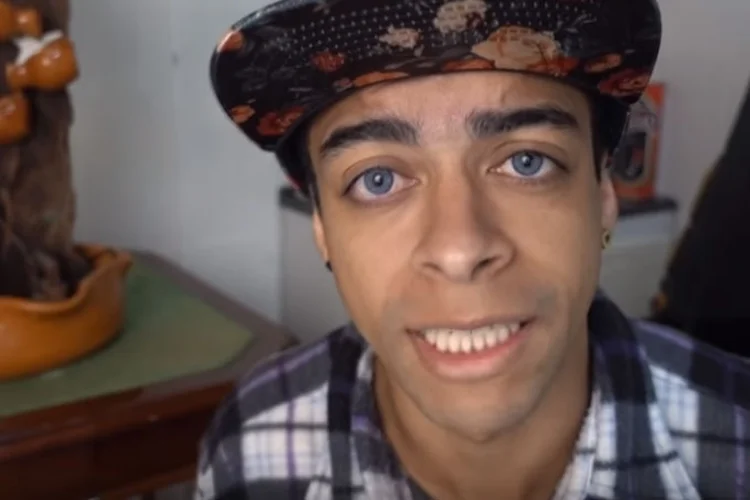 Youtuber Everson Zoio publicou um vídeo onde ele diz que praticou sexo sem o consentimento da sua ex-namorada (Youtube/Reprodução)