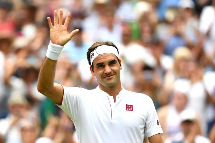 Roger Federer: aos 37 anos, uma bolada para trocar de uniforme  (Clive Mason/Getty Images)