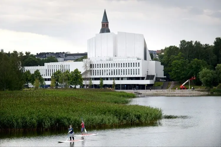 Finlandia Hall, uma das instalações a serem utilizadas na cúpula Trump-Putin em Helsinque (Mikko Stig/Reuters)