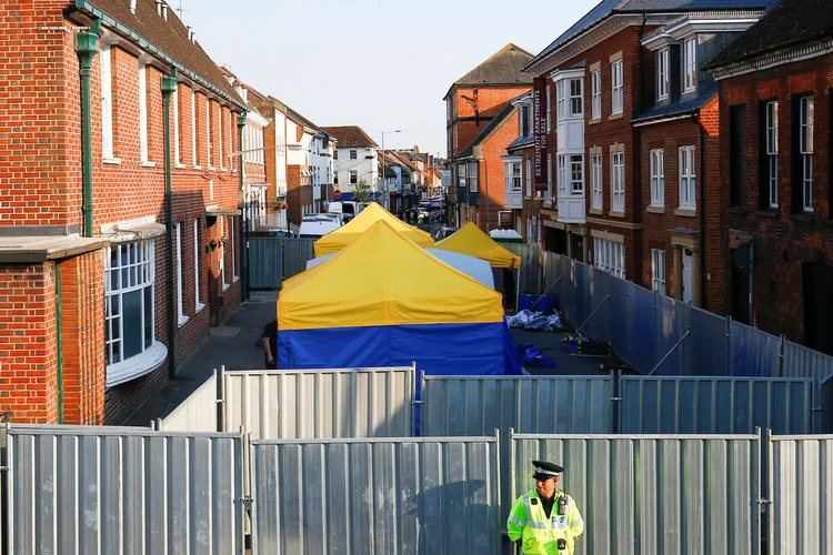 Os dois estão no mesmo hospital em Salisbury, onde foram tratados o ex-espião russo Sergei Skripal e sua filha Yulia, envenenados em março com a mesma substância (Henry Nicholls/Reuters)