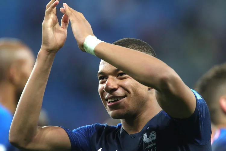 Com apenas 19 anos, Mbappé foi considerado o melhor jogador jovem da última Copa do Mundo (Alexander Hassenstein/Getty Images)