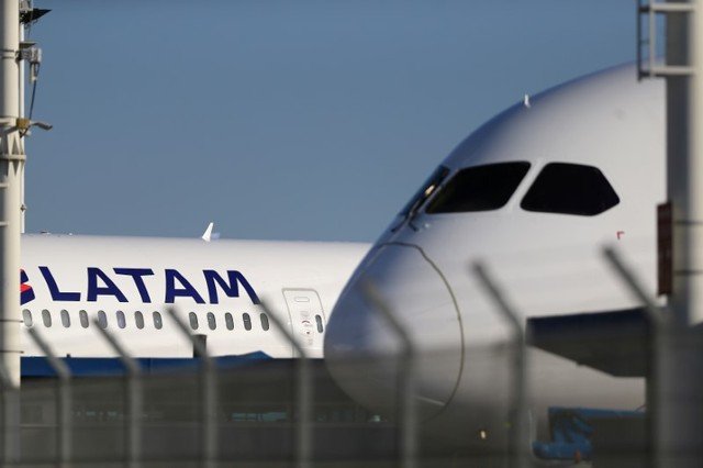 Avião da Latam: companhia aérea deseja incorporar a Multiplus, mas nada irá mudar para clientes (Ivan Alvarado/Reuters)