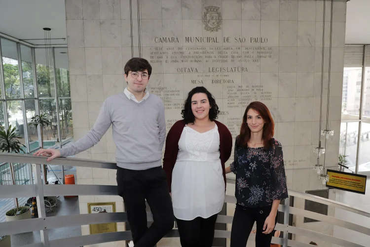 JOVENS LEGISLADORES: João Leme, Andréia Pereira e Julia Rodrigues são estagiários de vereadores da Câmara graças ao projeto Legisla, que faz a ponte entre os políticos e universitários interessados em entrar para a política / Alexandre de Paulo