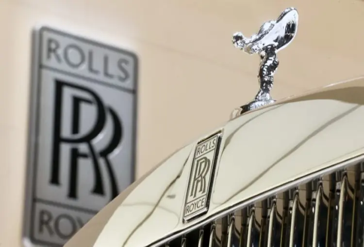 Logo e ornamento da Rolls-Royce no Salão Internacional do Automóvel em Genebra, Suíça. (Arnd Wiegmann/Reuters)