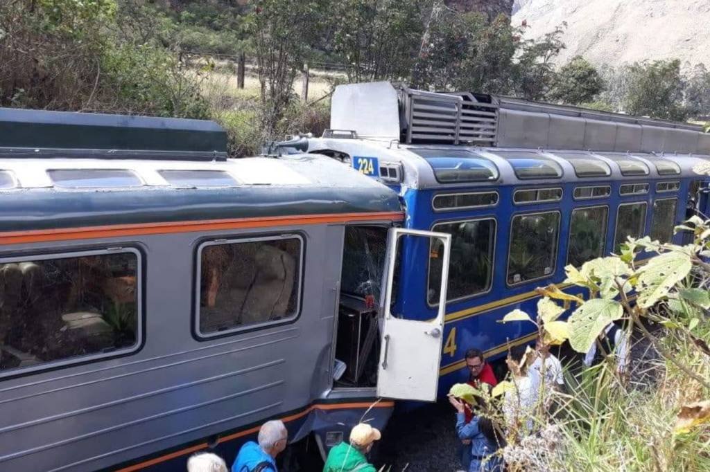 Choque de trens em ferrovia para Machu Picchu deixa feridos