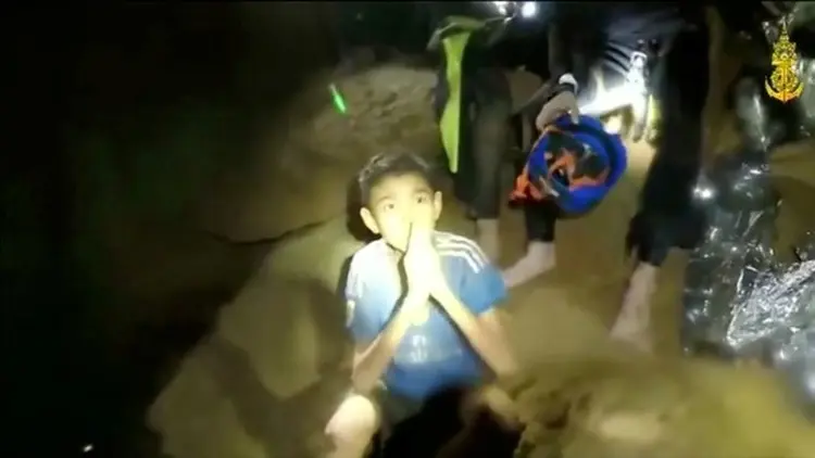 Resgate: muitos perguntam como as crianças podem ser resgatadas se mesmo mergulhadores experientes precisaram de nove dias para alcançá-los (Marinha da Tailândia/Reuters)