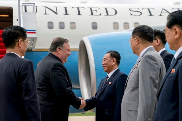 Mike Pompeo chega à Coreia do Norte para falar de desnuclearização