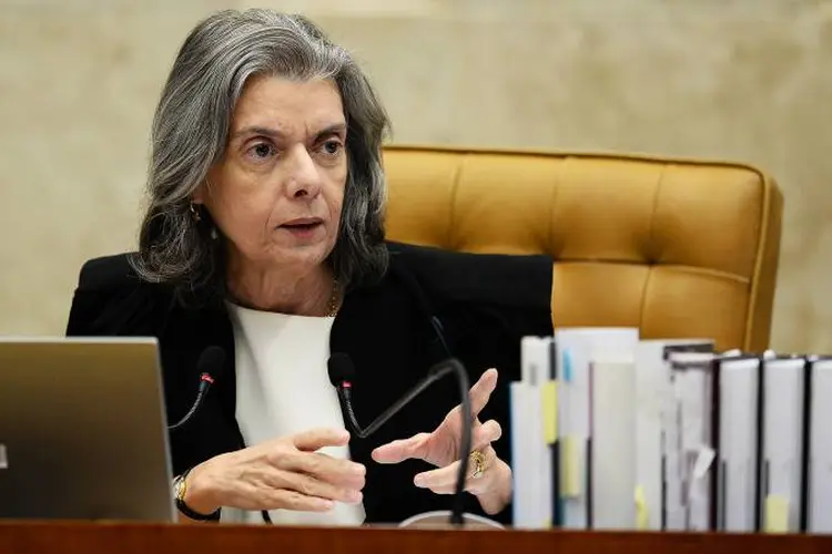 Cármen Lúcia: ministra determinou o arquivamento do pedido de abertura de uma investigação criminal contra o ministro da Justiça (Andressa Anholete/AFP)