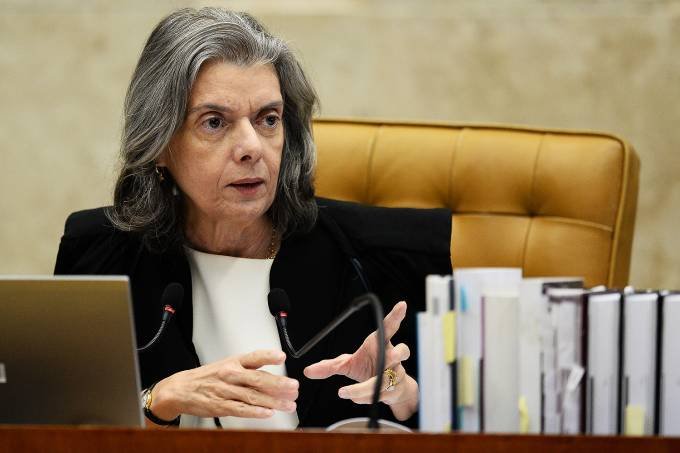 Cármen Lúcia: ela deverá assumir o comando do TSE em junho, quando o atual presidente, Alexandre de Moraes, completa seu segundo biênio na Corte Eleitoral (Andressa Anholete/AFP)