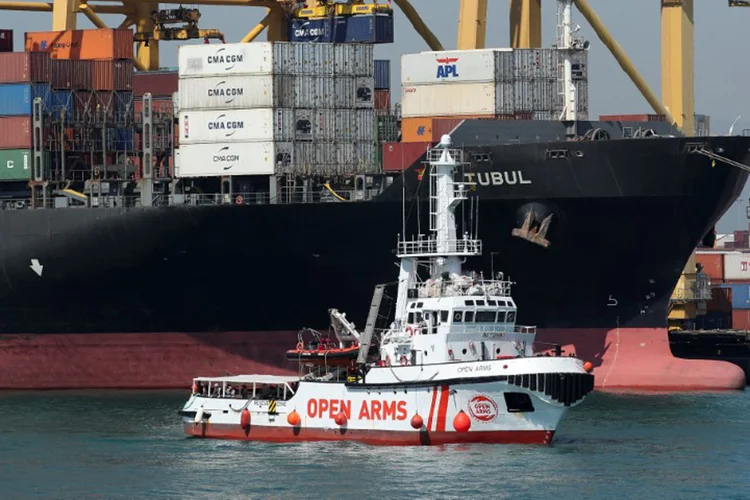 Esse desembarque acontece depois da chegada do navio "Aquarius" em 17 de junho, com 630 migrantes a bordo (Albert Gea/Reuters)