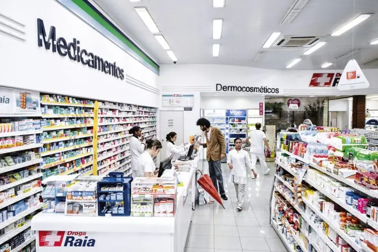Farmácia: Compra envolve as marcas Neosaldina e Dramin (Gustavo Gomes/Reprodução)