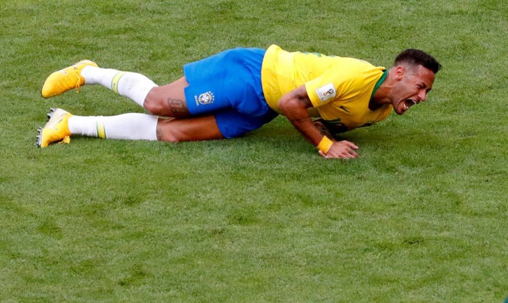 Técnico do Liverpool defende "mergulhos" de Neymar: "Faz parte do futebol"
