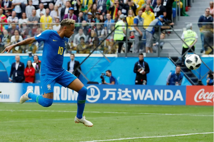 Neymar, jogador do Brasil, durante jogo da Copa do Mundo 2018: dos 19 patrocinadores oficiais do megaevento, sete são empresas chinesas (Carlos Garcia Rawlins/Reuters)