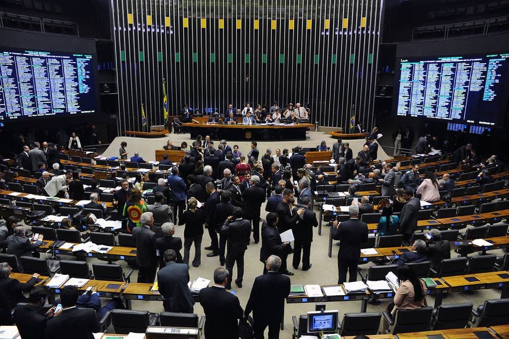 Servidores protestam na Câmara contra proibição a reajustes salariais