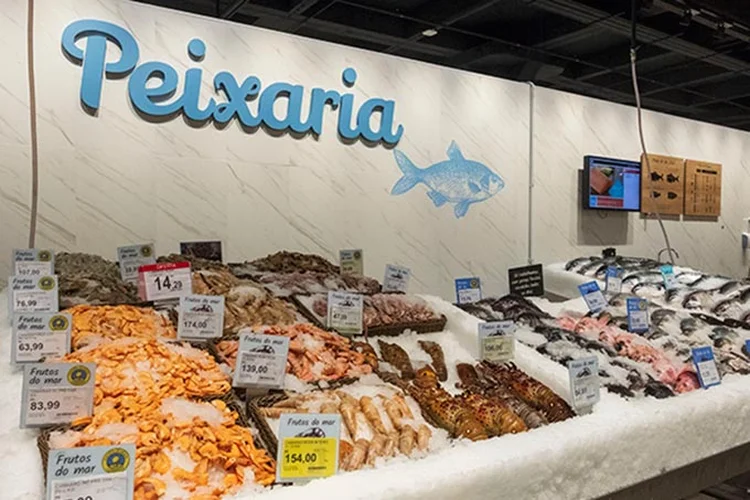 Peixaria do Carrefour Brasil: projeto vai mapear todas as cadeias de pescado da rede. (Carrefour/Divulgação)