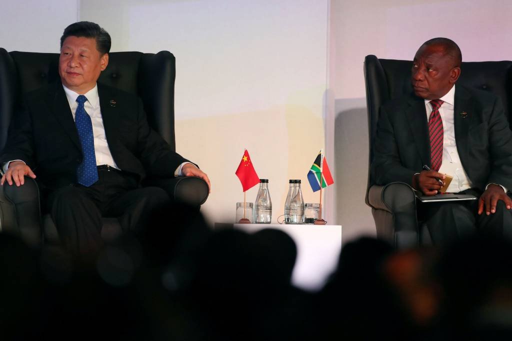 De olho nos EUA, China e África do Sul pedem apoio comercial dos Brics