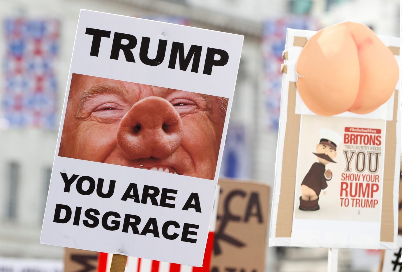 "Stop Trump": milhares de pessoas protestam em Londres