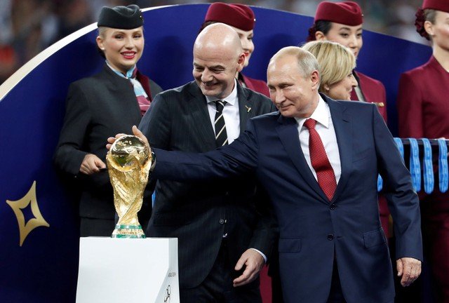 Após sucesso na Copa, Putin encontra Trump para derrubar sanções