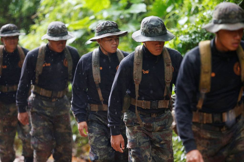 Chuvas atrapalham resgate de meninos encontrados em caverna da Tailândia