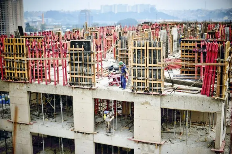 Imagem de arquivo de construção civil: O Nível de Utilização da Capacidade (Nuci) do setor caiu 1,3 ponto percentual, para 64,7% (Alexandre Battibugli/Exame)