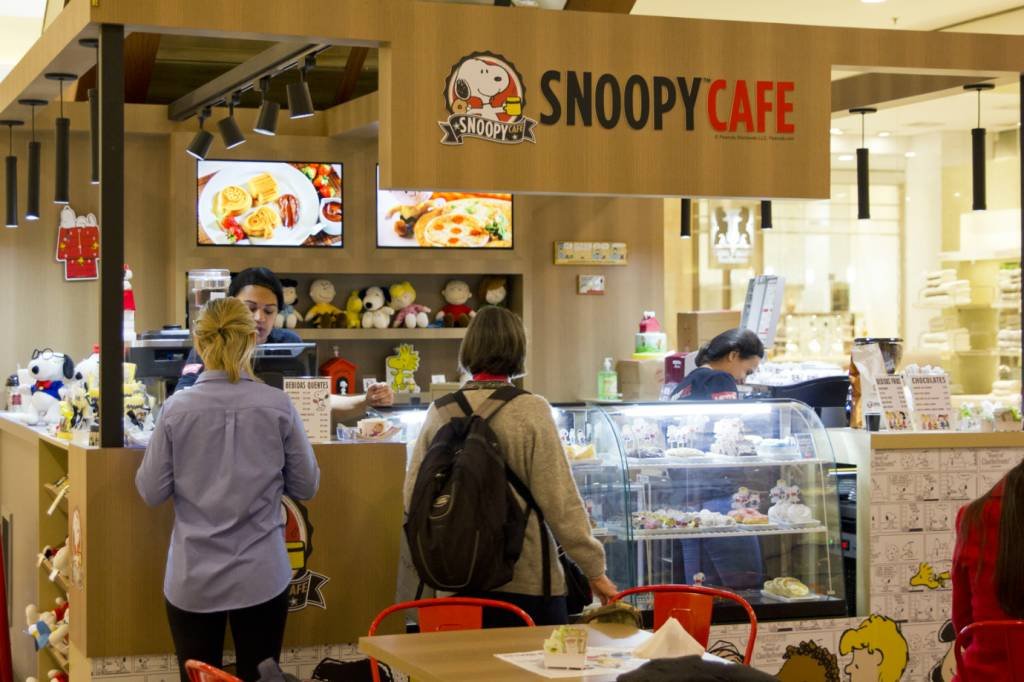 Snoopy Café já recebe centenas de visitantes e planeja mais unidades
