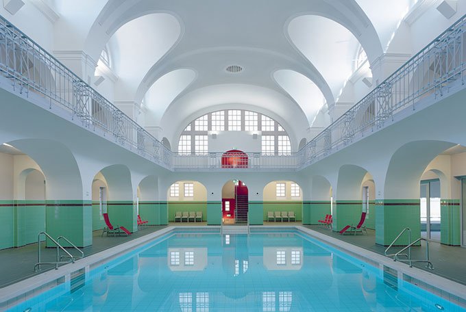 5 piscinas públicas que são verdadeiras obras arquitetônicas