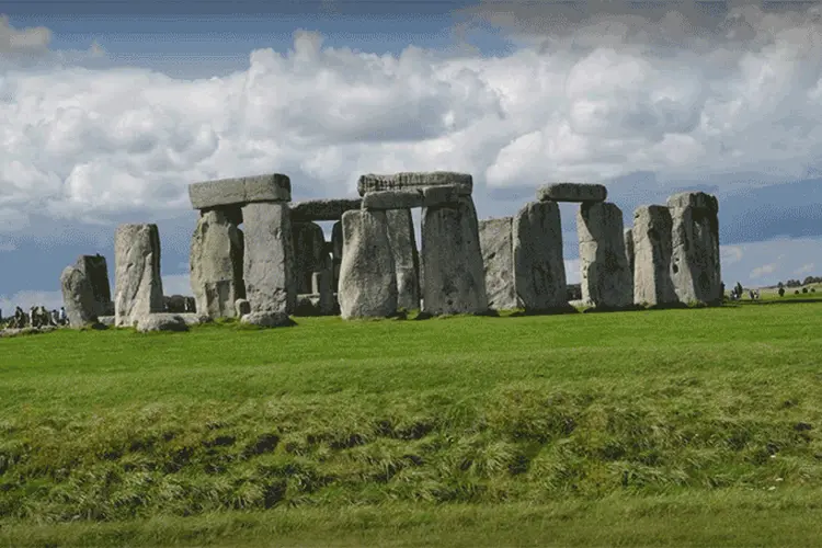 A construção em Stonehenge começou há 5.000 anos, com mudanças e adições ao longo dos dois milênios seguintes (Google Maps/Reprodução)