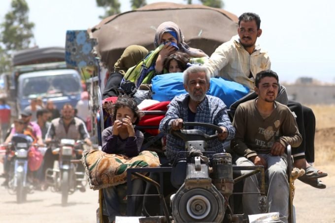 Síria: segundo dados da ONU, ao menos 270.000 refugiados já deixaram a região nos últimos 14 dias rumo aos vizinhos Jordânia e Israel (Alaa Al-Faqir/Reuters)