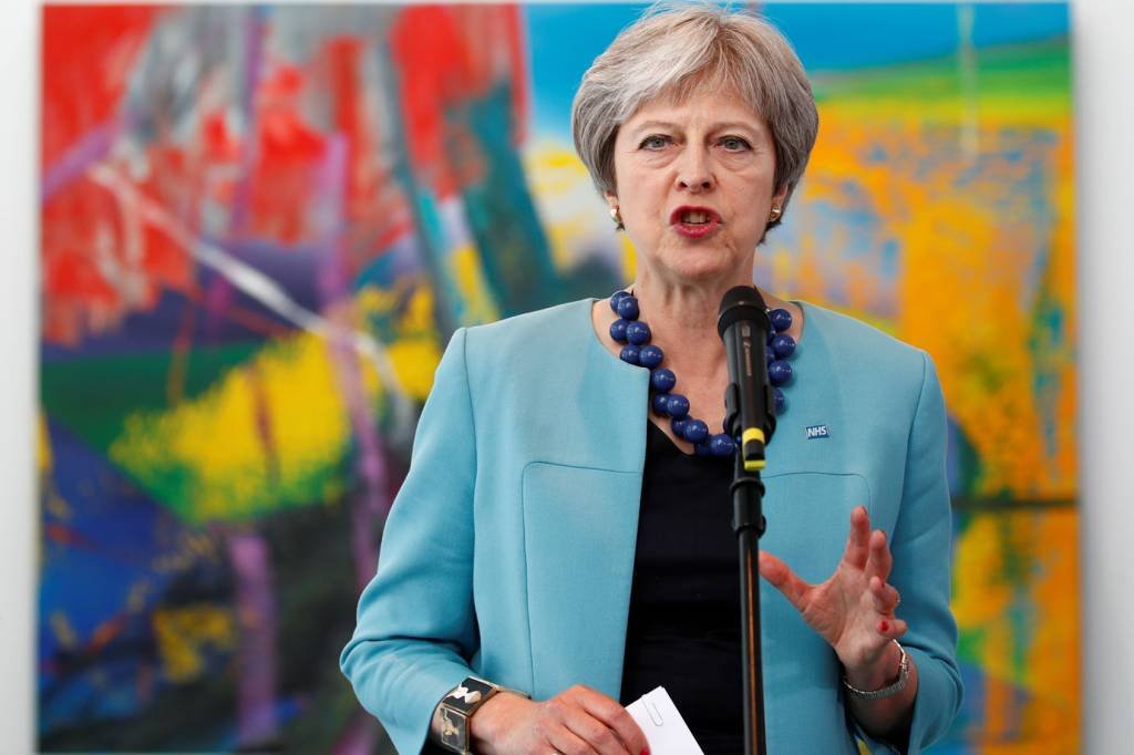 "Me apoiem ou não corram o risco de não haver Brexit", diz Theresa May